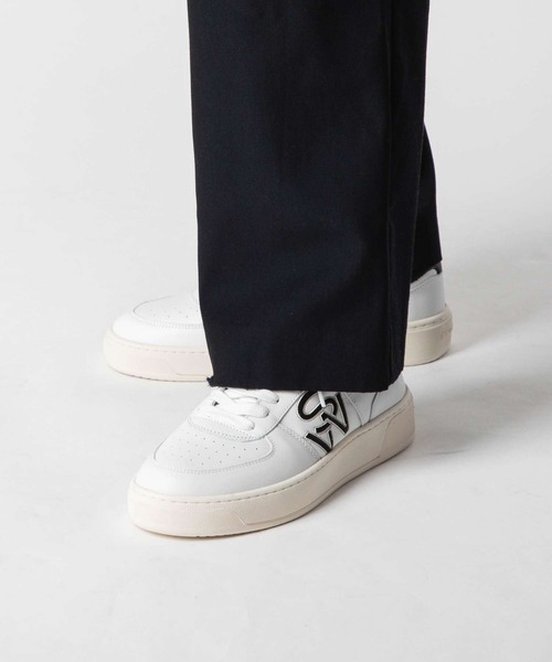 STUART WEITZMAN(スチュアートワイツマン)の「STUART WEITZMAN SW COURTSIDE LOGO SNEAKER スチュアート・ワイツマン コートサイドロゴスニーカー スニーカー(スニーカー・レディース・ホワイト×ブラック・36/38/35/37)」の3枚目の写真