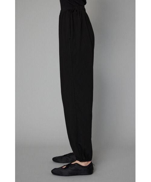 HeRIN.CYE(ヘリンドットサイ)の「Balloon cut relax pants バルーンカットリラックスパンツ(その他パンツ・レディース・ブラック/グレー/ライトグリーン・36/38)」の5枚目の写真