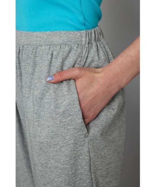 HeRIN.CYE(ヘリンドットサイ)の「Balloon cut relax pants バルーンカットリラックスパンツ(その他パンツ・レディース・ブラック/グレー/ライトグリーン・36/38)」の12枚目の写真