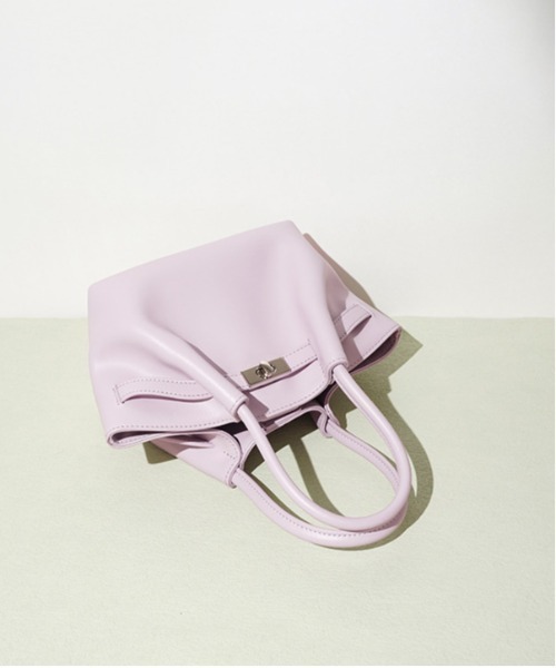 NiiNa（ニーナ）の「【 NiiNa / ニーナ 】高品質牛革  2way ラウンドフォルム レザーバッグ（インナーポーチ付き）（ショルダーバッグ・レディース・ホワイト/ブラック/ピンク/グリーン・FREE）」の5枚目の写真
