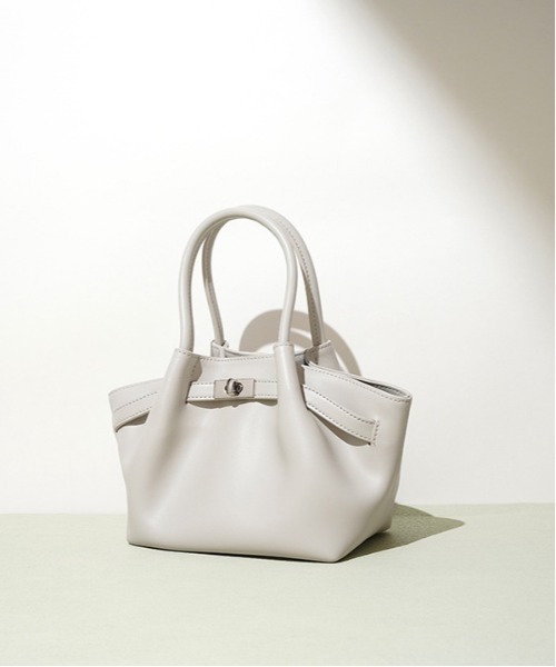 NiiNa（ニーナ）の「【 NiiNa / ニーナ 】高品質牛革  2way ラウンドフォルム レザーバッグ（インナーポーチ付き）（ショルダーバッグ・レディース・ホワイト/ブラック/ピンク/グリーン・FREE）」の6枚目の写真