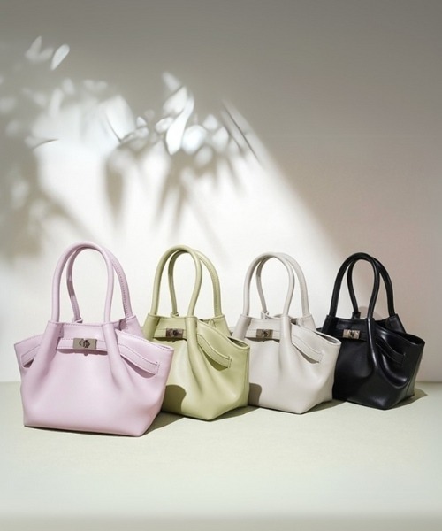 NiiNa（ニーナ）の「【 NiiNa / ニーナ 】高品質牛革  2way ラウンドフォルム レザーバッグ（インナーポーチ付き）（ショルダーバッグ・レディース・ホワイト/ブラック/ピンク/グリーン・FREE）」の7枚目の写真