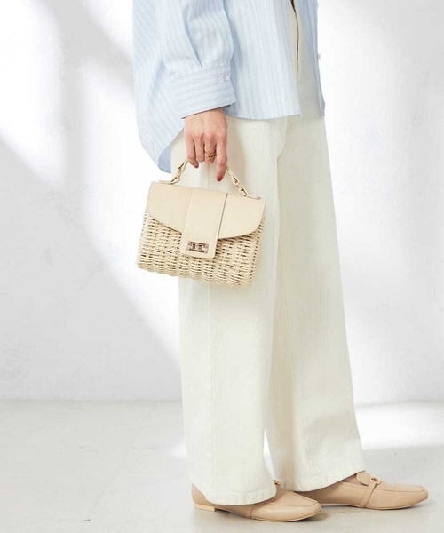 a.v.v（アーヴェヴェ）の「かごフラップハンドバッグ（かごバッグ・レディース・アイボリー/ブラック・38）」の7枚目の写真
