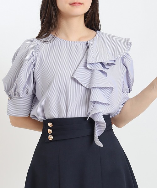 TRUDEA(トルディア)の「とろみアシメラッフルブラウス(シャツ/ブラウス・レディース・ブルーグリーン/ホワイト×ネイビー/ホワイト・MEDIUM)」の2枚目の写真