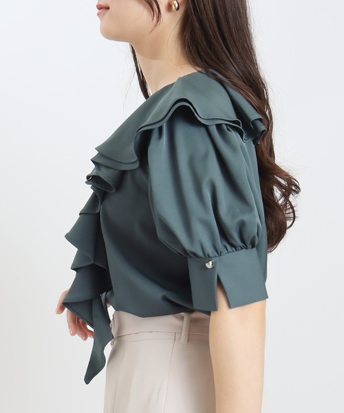TRUDEA(トルディア)の「とろみアシメラッフルブラウス(シャツ/ブラウス・レディース・ブルーグリーン/ホワイト×ネイビー/ホワイト・MEDIUM)」の5枚目の写真