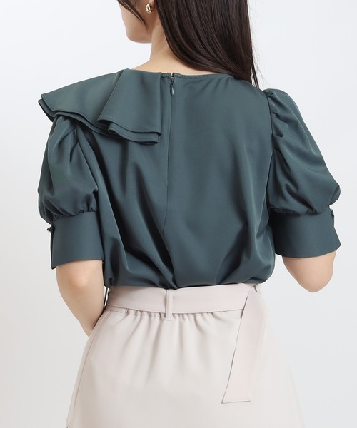TRUDEA(トルディア)の「とろみアシメラッフルブラウス(シャツ/ブラウス・レディース・ブルーグリーン/ホワイト×ネイビー/ホワイト・MEDIUM)」の6枚目の写真