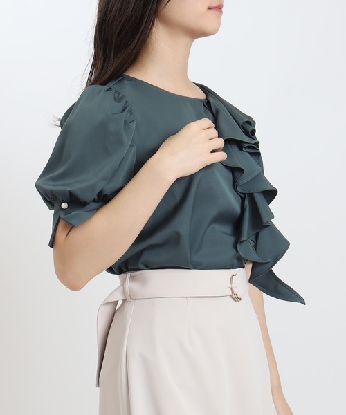 TRUDEA(トルディア)の「とろみアシメラッフルブラウス(シャツ/ブラウス・レディース・ブルーグリーン/ホワイト×ネイビー/ホワイト・MEDIUM)」の4枚目の写真