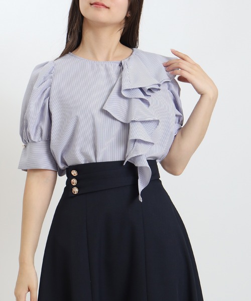 TRUDEA(トルディア)の「とろみアシメラッフルブラウス(シャツ/ブラウス・レディース・ブルーグリーン/ホワイト×ネイビー/ホワイト・MEDIUM)」の8枚目の写真