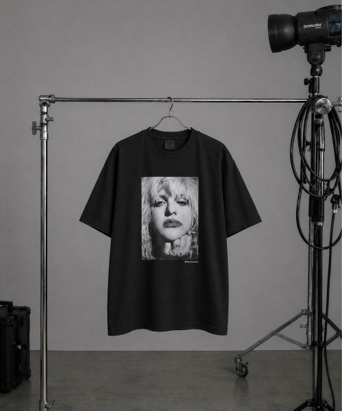CULTURE SUPPLY(カルチャー サプライ)の「Photo Tee Courtney Love 2(Tシャツ/カットソー・メンズ・ホワイト/ブラック・MEDIUM/LARGE/X-LARGE/SHORT)」の2枚目の写真