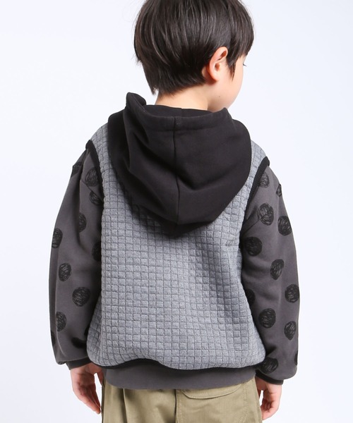 DILASH（ディラッシュ）の「ニットキルトベスト（ベスト・キッズ・ベージュ/チャコールグレー・140/130/120/110/100/90/80）」の5枚目の写真