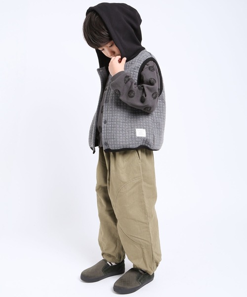 DILASH（ディラッシュ）の「ニットキルトベスト（ベスト・キッズ・ベージュ/チャコールグレー・140/130/120/110/100/90/80）」の6枚目の写真