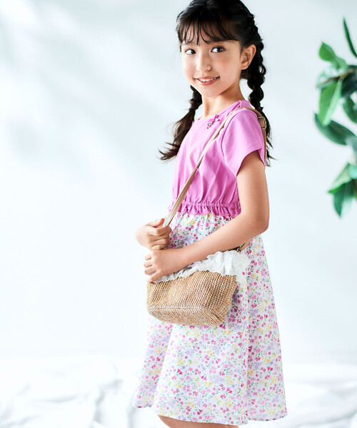 BeBe(ベベ)の「【お揃い】シャンドゥフルールプリントローン天竺切り替えワンピース(80~150cm)(ワンピース・キッズ・ピンク系その他/イエロー系その他・110cm/120cm/130cm/140cm/150cm/100cm)」の2枚目の写真