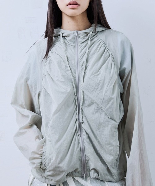 PLACE STUDIO（プレイススタジオ）の「PLACE STUDIO／シャーリング2WAYジャケット（ブルゾン・レディース・グレー/ブラック・FREE）」の9枚目の写真