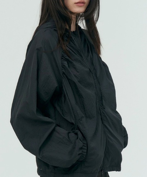 PLACE STUDIO（プレイススタジオ）の「PLACE STUDIO／シャーリング2WAYジャケット（ブルゾン・レディース・グレー/ブラック・FREE）」の15枚目の写真