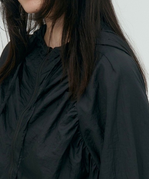 PLACE STUDIO（プレイススタジオ）の「PLACE STUDIO／シャーリング2WAYジャケット（ブルゾン・レディース・グレー/ブラック・FREE）」の16枚目の写真