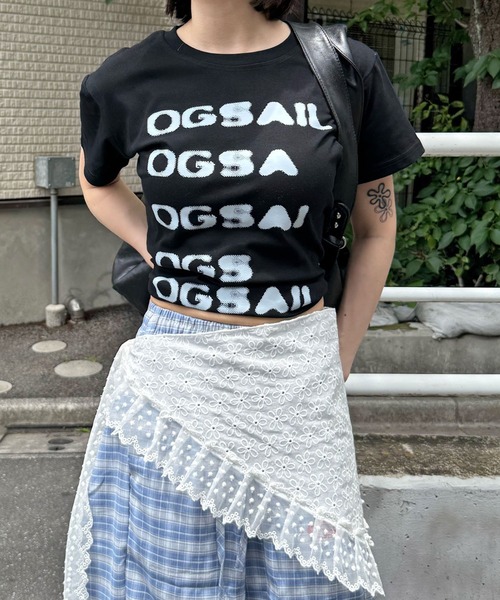 MEMECLE(メメクル)の「【 MEMECLE / メメクル 】レタリング プリントロゴTシャツ(Tシャツ/カットソー・レディース・ブラック/ホワイト/グレー・S/M)」の2枚目の写真