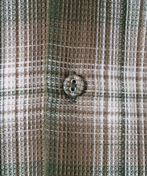 GLOSTER(グロスター)の「【残暑にも快適なさらっとシャツ】ワッフルチェック ロングスリーブシャツ オンブレチェック(シャツ/ブラウス・メンズ・アイボリー/カーキ/ネイビー/ブラック・M/L)」の17枚目の写真