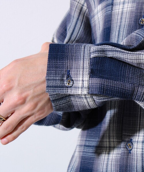 GLOSTER(グロスター)の「【残暑にも快適なさらっとシャツ】ワッフルチェック ロングスリーブシャツ オンブレチェック(シャツ/ブラウス・メンズ・アイボリー/カーキ/ネイビー/ブラック・M/L)」の9枚目の写真