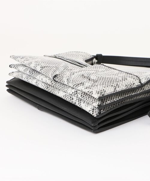 Desigual(デシグアル)の「Python pattern 3-in-1 shoulder bag / パイソンパターン3イン1ショルダーバッグ(ハンドバッグ・レディース・ブラック・FREE)」の3枚目の写真