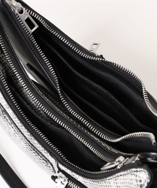 Desigual(デシグアル)の「Python pattern 3-in-1 shoulder bag / パイソンパターン3イン1ショルダーバッグ(ハンドバッグ・レディース・ブラック・FREE)」の4枚目の写真
