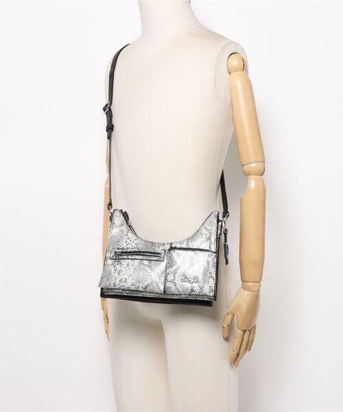 Desigual(デシグアル)の「Python pattern 3-in-1 shoulder bag / パイソンパターン3イン1ショルダーバッグ(ハンドバッグ・レディース・ブラック・FREE)」の6枚目の写真