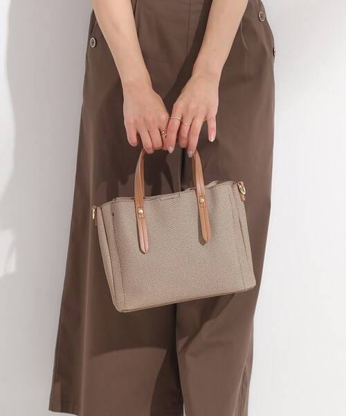 SHOO・LA・RUE(シューラルー)の「【2WAY】キャンバス風合皮トート(トートバッグ・レディース・ベージュ系4/ブラック系4/ブラウン系5・00)」の2枚目の写真