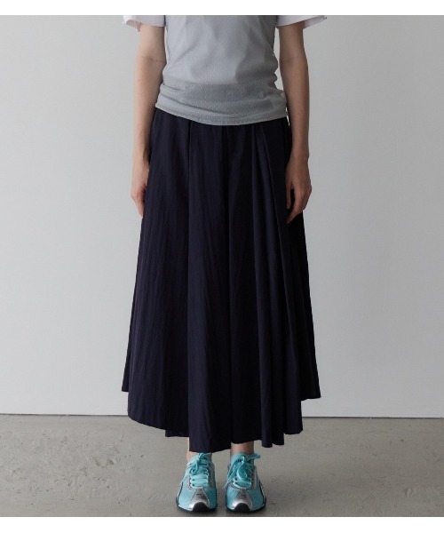 LE CIEL BLEU（ルシェルブルー）の「タフタミディスカート / Taffeta Midi Skirt（スカート・レディース・ブラック/オフホワイト/ネイビー・34/36/38）」の7枚目の写真