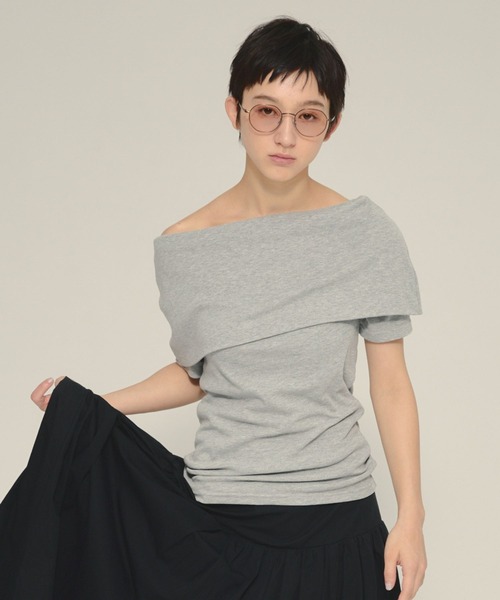 eL(エル)の「【eL】Wrap Off Shoulder Pullover/576988(Tシャツ/カットソー・レディース・グレー/オフホワイト/ブラック・FREE)」の3枚目の写真