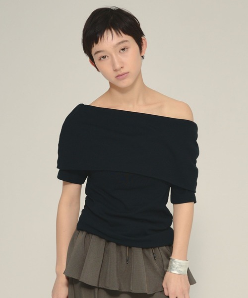 eL(エル)の「【eL】Wrap Off Shoulder Pullover/576988(Tシャツ/カットソー・レディース・グレー/オフホワイト/ブラック・FREE)」の2枚目の写真