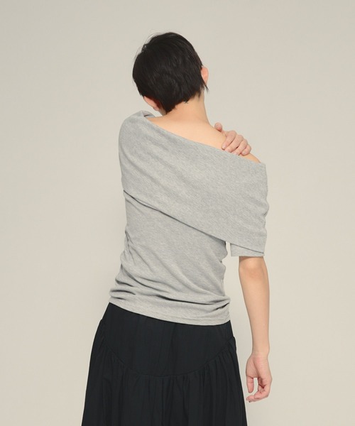 eL(エル)の「【eL】Wrap Off Shoulder Pullover/576988(Tシャツ/カットソー・レディース・グレー/オフホワイト/ブラック・FREE)」の18枚目の写真