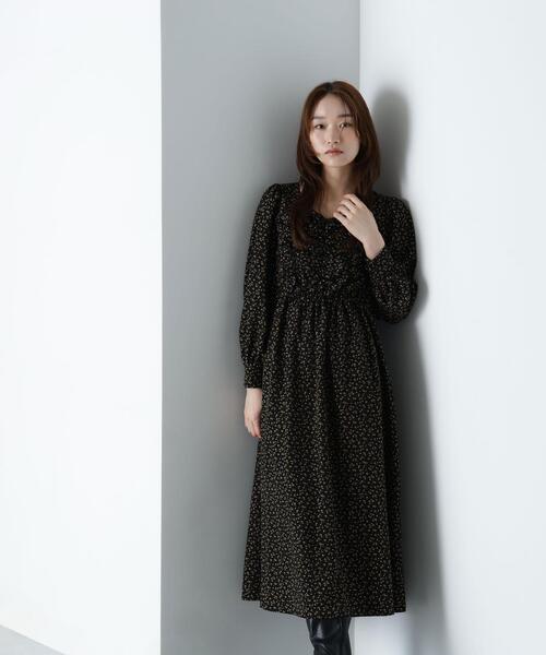 NATURAL BEAUTY BASIC(ナチュラルビューティーベーシック)の「◇ミニフラワーシャーリングワンピース(ワンピース・レディース・ブラック系その他/ブラウン系その他・MEDIUM/P/S)」の4枚目の写真