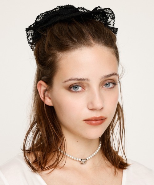 SLY（スライ）の「LACY SCRUNCHIE レーシー スクランチ（シュシュ・レディース・アイボリー/ブラック・FREE）」の2枚目の写真