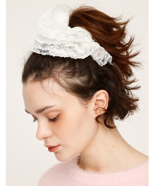 SLY（スライ）の「LACY SCRUNCHIE レーシー スクランチ（シュシュ・レディース・アイボリー/ブラック・FREE）」の8枚目の写真