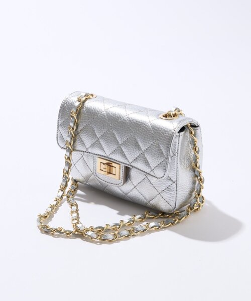 La boutique BonBon（ラブティックボンボン）の「【オウレンティ】キルティングチェーンバッグ（ハンドバッグ・レディース・シルバー・FREE）」の5枚目の写真