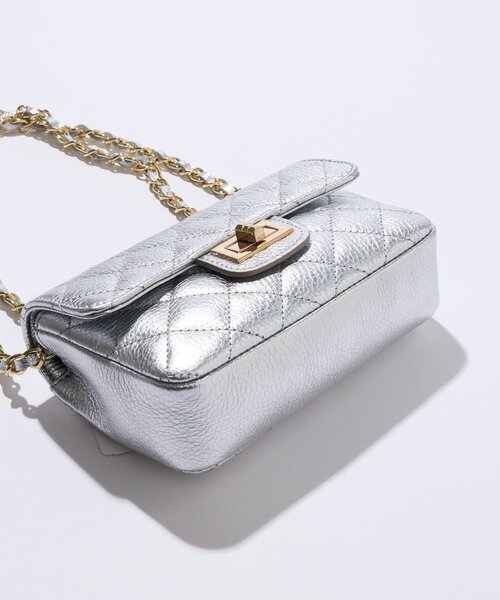 La boutique BonBon（ラブティックボンボン）の「【オウレンティ】キルティングチェーンバッグ（ハンドバッグ・レディース・シルバー・FREE）」の8枚目の写真