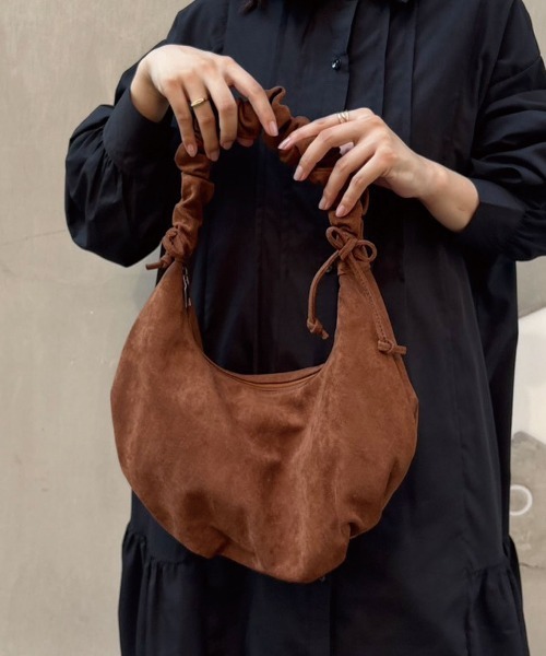 CORNERS（コーナーズ）の「フェイクスエードショルダーバッグ（ショルダーバッグ・レディース・ベージュ/ブラウン・FREE）」の9枚目の写真