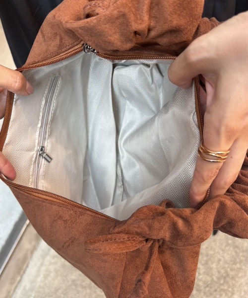 CORNERS（コーナーズ）の「フェイクスエードショルダーバッグ（ショルダーバッグ・レディース・ベージュ/ブラウン・FREE）」の11枚目の写真