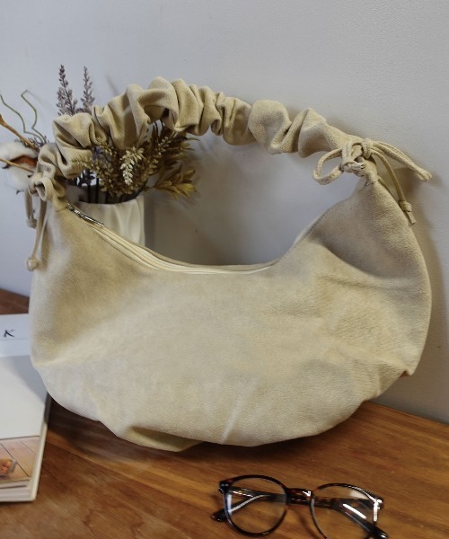 CORNERS（コーナーズ）の「フェイクスエードショルダーバッグ（ショルダーバッグ・レディース・ベージュ/ブラウン・FREE）」の13枚目の写真