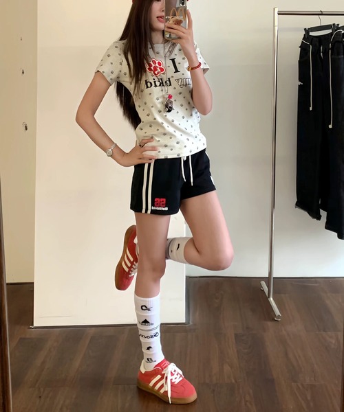 MEMECLE(メメクル)の「【 MEMECLE / メメクル 】レイヤードスウェット ラインショートパンツ(スウェットパンツ・レディース・ブラック/レッド/グレー・MEDIUM/SMALL/LARGE)」の7枚目の写真