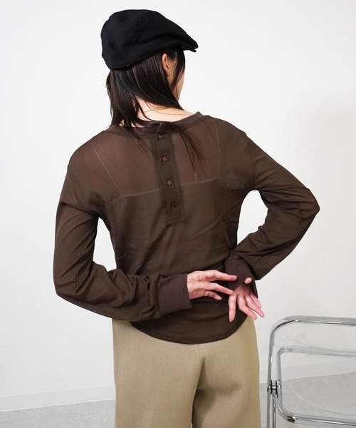 gossara(ゴサラ)の「【シンプル派におすすめ】前後2WAYヘンリーロンT(Tシャツ/カットソー・レディース・チャコール/ブラウン/オフホワイト/ブラック・FREE)」の16枚目の写真