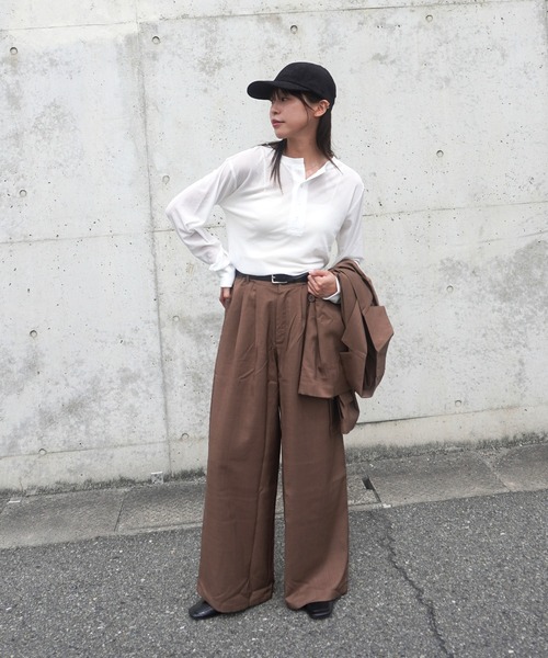 gossara(ゴサラ)の「【シンプル派におすすめ】前後2WAYヘンリーロンT(Tシャツ/カットソー・レディース・チャコール/ブラウン/オフホワイト/ブラック・FREE)」の7枚目の写真