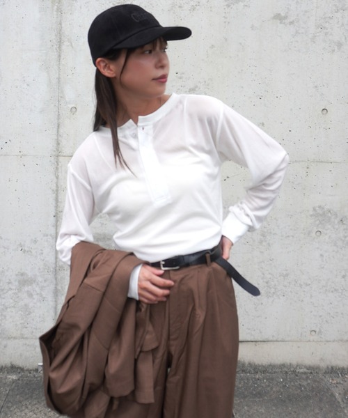 gossara(ゴサラ)の「【シンプル派におすすめ】前後2WAYヘンリーロンT(Tシャツ/カットソー・レディース・チャコール/ブラウン/オフホワイト/ブラック・FREE)」の6枚目の写真
