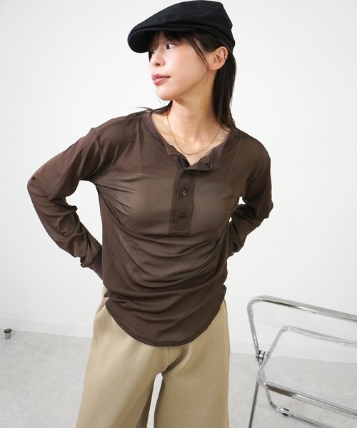 gossara(ゴサラ)の「【シンプル派におすすめ】前後2WAYヘンリーロンT(Tシャツ/カットソー・レディース・チャコール/ブラウン/オフホワイト/ブラック・FREE)」の13枚目の写真
