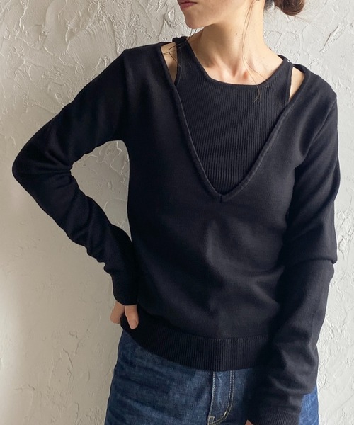 She's Closet(シーズクローゼット)の「タンクトップレイヤード風深Vネック長袖ニットトップス(ニット/セーター・レディース・ブラウン/チャコールグレー/アイボリー/ブラック・FREE)」の3枚目の写真