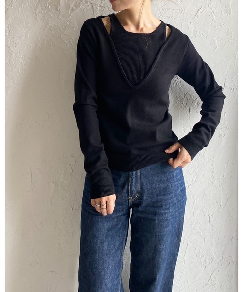 She's Closet(シーズクローゼット)の「タンクトップレイヤード風深Vネック長袖ニットトップス(ニット/セーター・レディース・ブラウン/チャコールグレー/アイボリー/ブラック・FREE)」の16枚目の写真
