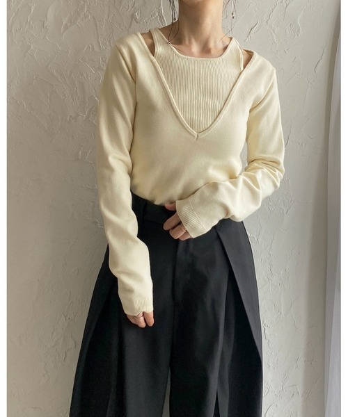 She's Closet(シーズクローゼット)の「タンクトップレイヤード風深Vネック長袖ニットトップス(ニット/セーター・レディース・ブラウン/チャコールグレー/アイボリー/ブラック・FREE)」の19枚目の写真