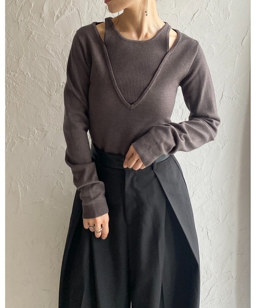 She's Closet(シーズクローゼット)の「タンクトップレイヤード風深Vネック長袖ニットトップス(ニット/セーター・レディース・ブラウン/チャコールグレー/アイボリー/ブラック・FREE)」の20枚目の写真