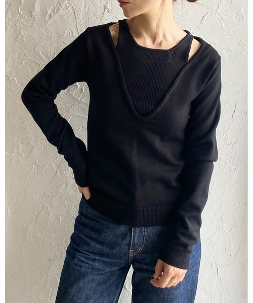 She's Closet(シーズクローゼット)の「タンクトップレイヤード風深Vネック長袖ニットトップス(ニット/セーター・レディース・ブラウン/チャコールグレー/アイボリー/ブラック・FREE)」の6枚目の写真