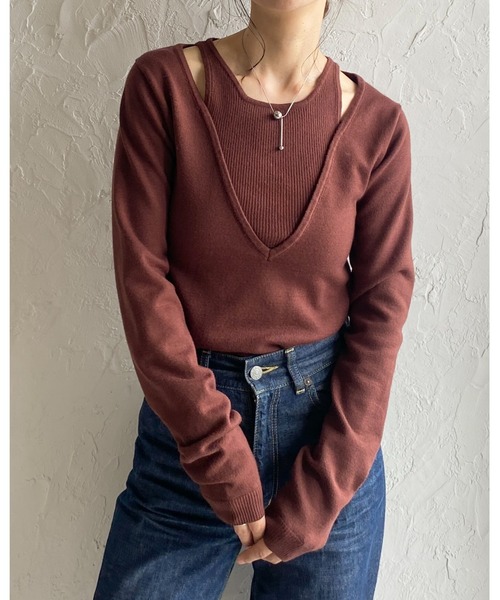 She's Closet(シーズクローゼット)の「タンクトップレイヤード風深Vネック長袖ニットトップス(ニット/セーター・レディース・ブラウン/チャコールグレー/アイボリー/ブラック・FREE)」の7枚目の写真