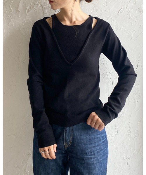 She's Closet(シーズクローゼット)の「タンクトップレイヤード風深Vネック長袖ニットトップス(ニット/セーター・レディース・ブラウン/チャコールグレー/アイボリー/ブラック・FREE)」の9枚目の写真
